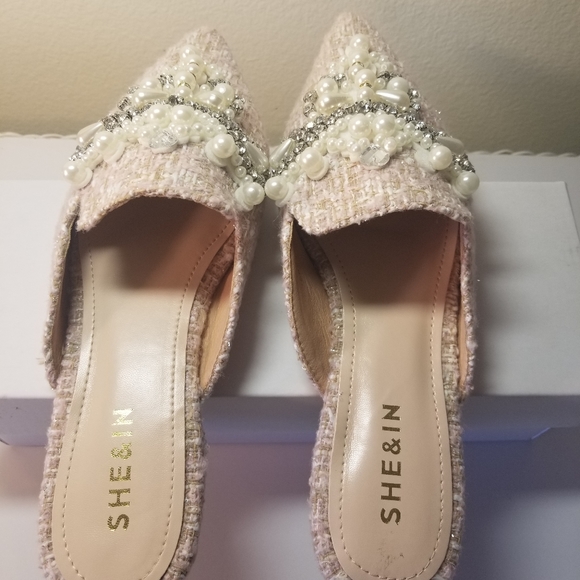 EXQUISITE MULE SLIDES NEW WITH BOX - Picture 6 of 11